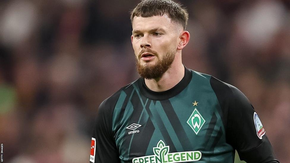 Oliver Burke verlängert bei Werder Bremen – Vom Außenseiter zum Fanliebling